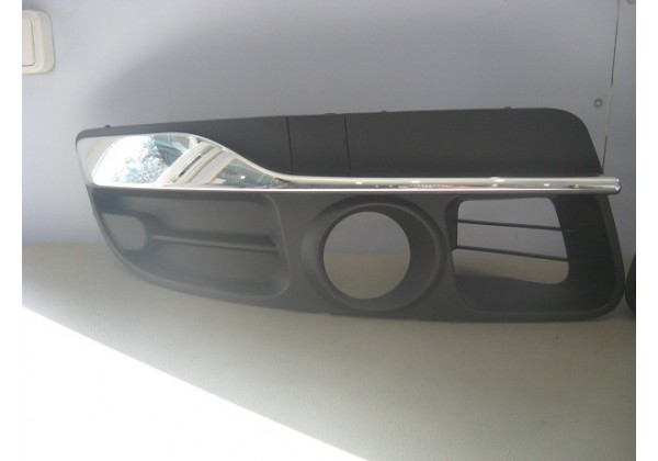 Заглушка ліва , (решітка) протитуманних фар бампера переднього  Renault Laguna III, 620102560R